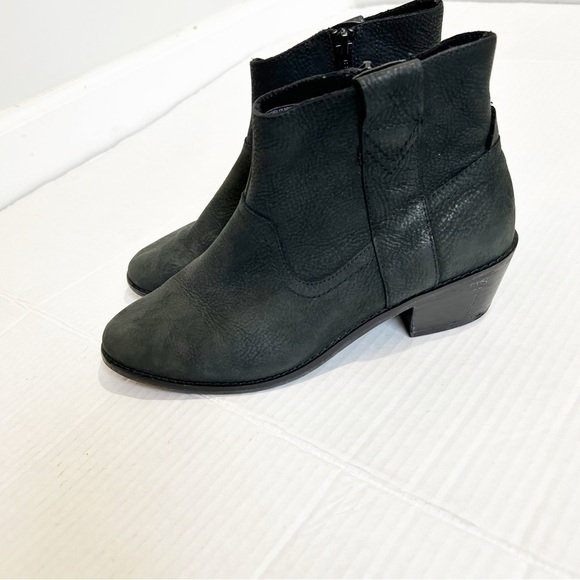 🌷SALE Vionic Roselyn Nubuck Leather Ankle Boots Size 6 Black Heeled - Picture 1 of 14